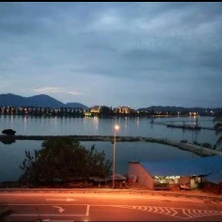 Marina Height Seaview Resort, Teluk Batik, Lumut Kampong Tebing Rabak Exterior photo